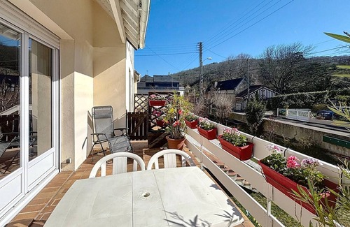 Dives-sur-Mer Apartment | Comfortable apartment near Port Guillaume for 4 with pets allowed