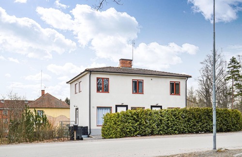 Halleforsnas Apartment | Comfortable apartment centrally located in the beautiful municipality of Hälleforsnäs.