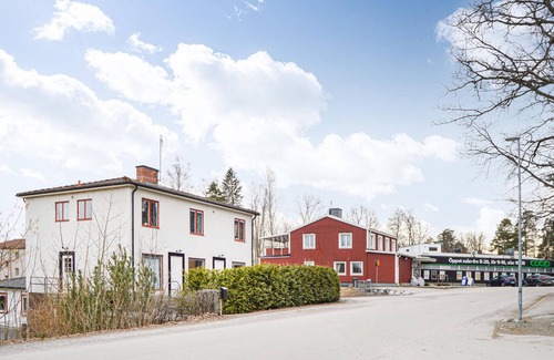 Halleforsnas Apartment | Comfortable apartment centrally located in the beautiful municipality of Hälleforsnäs.