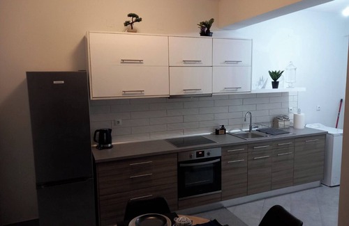 Larissa Apartment | Comfortable Apartment with Modern Amenities. Perfect for Exploring the City!