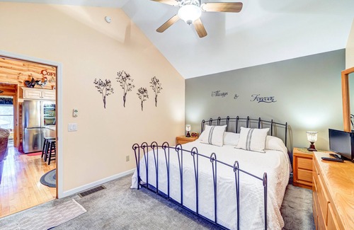 Eagle Mountain Cabin | Comfortable cabin with pool access, lovely deck, fireplace & firepit