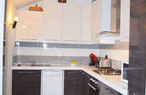 Colonno House | Comfortable family-friendly accommodation with picturesque lake views