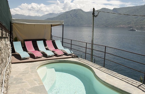 Colonno House | Comfortable family-friendly accommodation with picturesque lake views