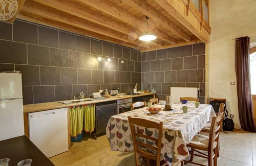 Saint-Romain-d'Urfe Cottage | Comfortable cottages for 10 ppl with garden, terrace, and modern amenities