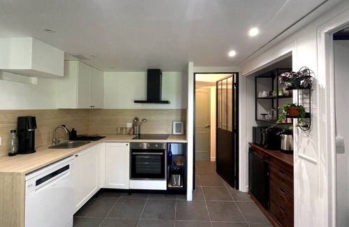 Suce-sur-Erdre Condo | Comfortable gîte, spacious garden with swimming pool, close to the Erdre river.