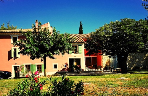 Mormoiron Apartment | Comfortable gite overlooking garden and swimming pool in a beautiful country house