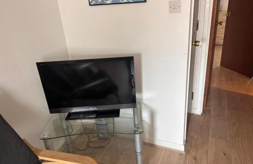 Yeading House | Comfortable Heathrow London Sleeps 4