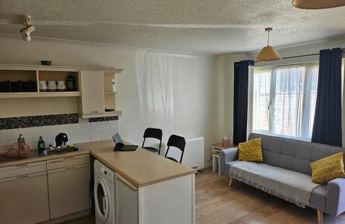 Yeading House | Comfortable Heathrow London Sleeps 4