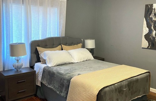 SeaTac House | Comfortable Home Minutes Away From SeaTac Airport. Good for Cruise customers