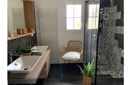 Thaims House | COMFORTABLE HOUSE with private pool and large landscaped garden