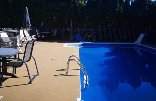 Vernon House | Comfortable rural retreat with space and privacy