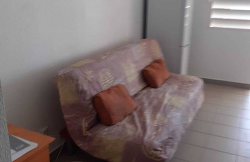 L'Autre-Bord Apartment | Comfortable studio for seasonal rental