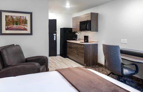 Dahlgren Hotel | Comfortable Stay w/Fully Equipped Kitchen Near Dahlgren Railroad Heritage Trail
