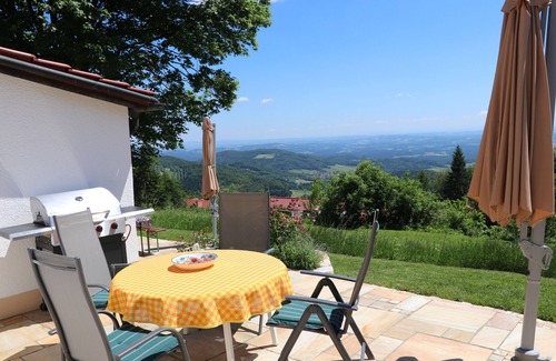 Steinberg House | Comfortable vacation home - super south-facing location & view, quiet, nature