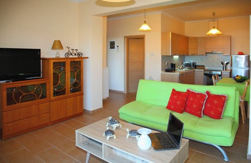 Theologos Apartment | Comfy 1BD flat with Garden close to the Beach!