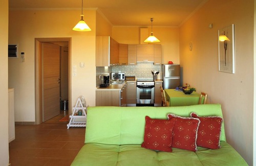 Theologos Apartment | Comfy 1BD flat with Garden close to the Beach!