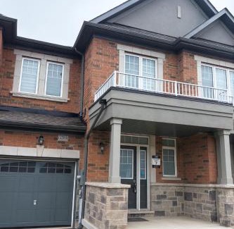 Alcona Apartment | Comfy 2BR Innisfil Townhome with Free Parking, WiFi, Full Kitchen, Laundry, Only 5 Mins to Innisfil Beach Park & 15 Mins to Friday Harbour Resort! Perfect for Family Travel or Baecations!