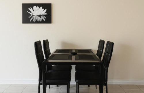 Alcona Apartment | Comfy 2BR Innisfil Townhome with Free Parking, WiFi, Full Kitchen, Laundry, Only 5 Mins to Innisfil Beach Park & 15 Mins to Friday Harbour Resort! Perfect for Family Travel or Baecations!