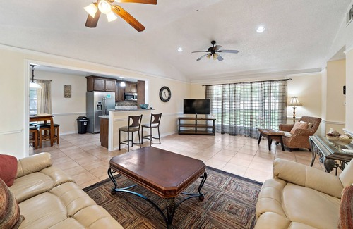 Aldine House | Comfy 3 beds/ 12 min DWNTN & IAH, Pet friendly, Fast WIFI, ECHO