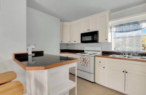 La Marque Apartment | Comfy and Private "Oak Apartment" Close to UTMB, and Galveston Beaches Near I-45