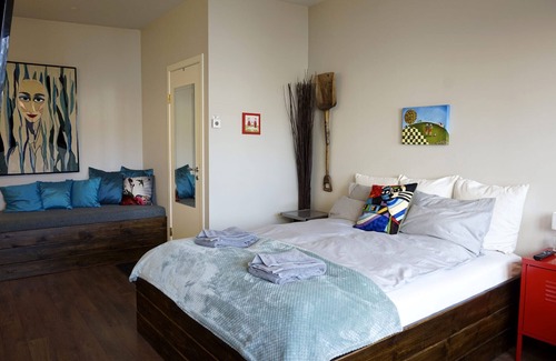 Innri-Njarthvik Apartment | Comfy beds, Jacuzzi, Downtown Keflavik, Int. Airp.7 min. Simply a smart choice.