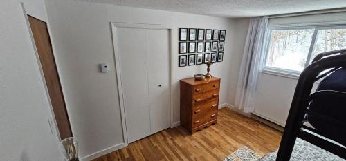 Potton Ski Chalet | Comfy creekside chalet HiSpeedNet w Workspace