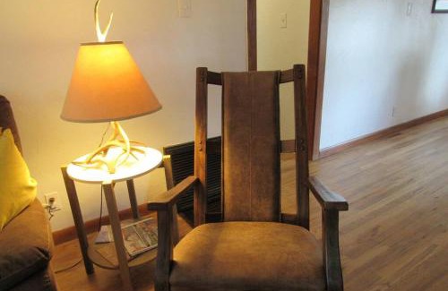 Cody House | Comfy log cabin in walking distance of downtown