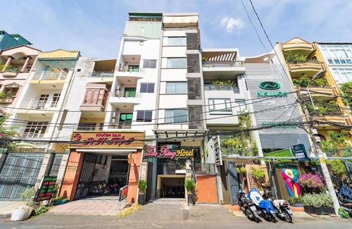 District 10 House | Comfy Modern Stay | Walk to Van Hanh Hospital