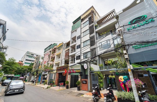 District 10 House | Comfy Modern Stay | Walk to Van Hanh Hospital