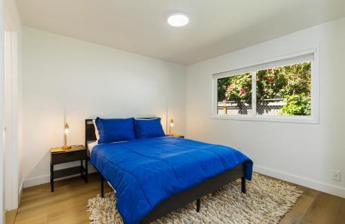 Somerset House | Comfy Stay in Bellevue, Parking Included