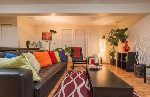 Tukwila House | Comfy Two Bedroom Retreat Minutes to Airport Bus Transit Link Rail Supermarket