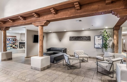 Palm Valley Hotel | Comfy Unit for Business Travel, Free Parking, Breakfast