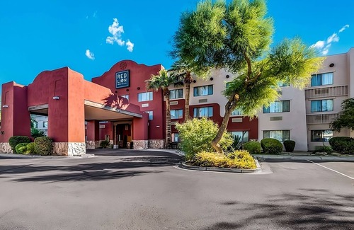 Palm Valley Hotel | Comfy Unit for Business Travel, Free Parking, Breakfast