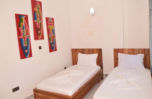 Kribi Hotel | 🛏️ 🛏️ Communicating Rooms - Lobé, Ntem, Kienje & Dja at Gîtes de Kribi
