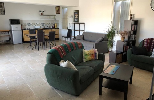 Istres House | Complete accommodation 1st floor of a Provencal house, open view of the ponds