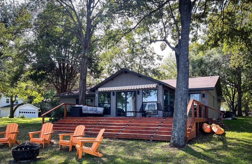 Tool House | Completely Renovated Open Waterfront Sunrise View Midcentury-Modern Private Home