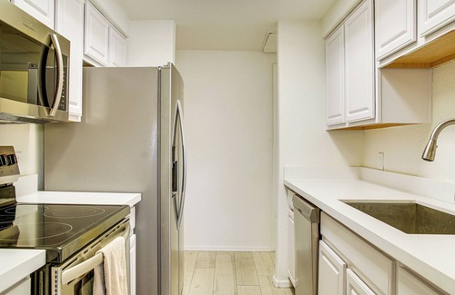 South Mountain Condo | Condo 1 Mi to South Mountain Park! Unwind Poolside