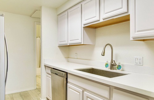 South Mountain Condo | Condo 1 Mi to South Mountain Park! Unwind Poolside