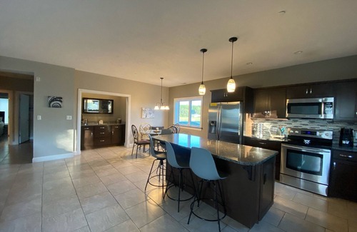 Geneva-on-the-Lake Condo | Condo at Lake Erie Vista, Unit 201 - Private Beach, Balcony, Pool