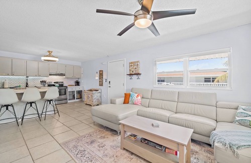 Cape Caneveral Beach Gardens Condo | Condo | Pool | Walk to the beach