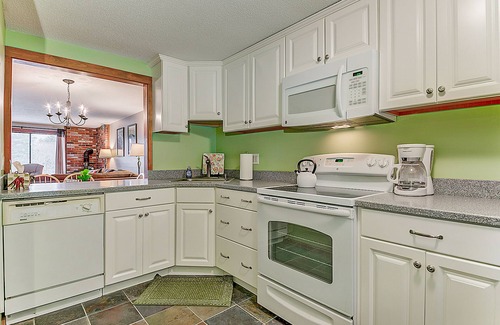North Conway Condo | Condo w/gorgeous Cranmore view, shared pool/tennis, AC & WiFi - near town