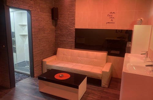 Ferrandiere - Maisons Neuves Condo | Condominium apartment with jacuzzi jacuzzi sauna