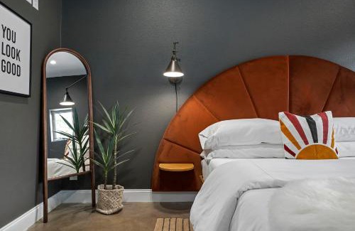 Fredericksburg House | Container Haus, Hot Tub, Cowboy Pool, Pet Friendly!