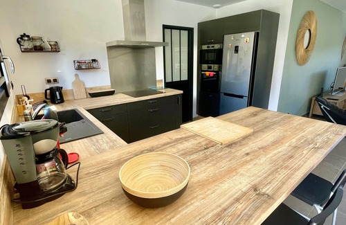 Chateauneuf-de-Gadagne Villa | Contemporary air-conditioned villa, 2 bedrooms, ground floor with swimming pool IN QUIET AREA