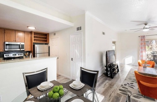 Spring Valley Condo | Contemporary 1 bed/bath luxury apt near the strip