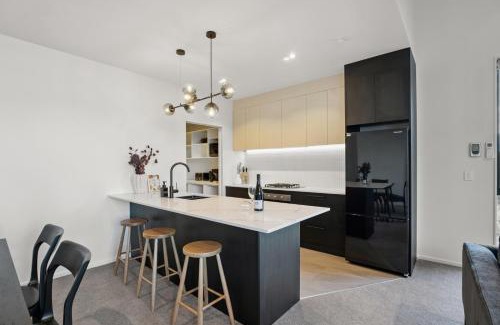 Sunshine Bay House | Contemporary 7 Bedroom House with Stunning View