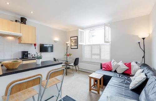 Winchester Apartment | Contemporary apartment in central Winchester