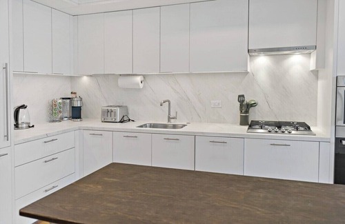 Truxton Circle Bed & Breakfast | Contemporary | Downtown | Views | Luxury