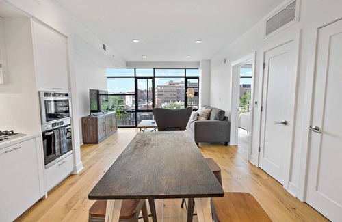 Truxton Circle Bed & Breakfast | Contemporary | Downtown | Views | Luxury