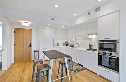 Truxton Circle Bed & Breakfast | Contemporary | Downtown | Views | Luxury